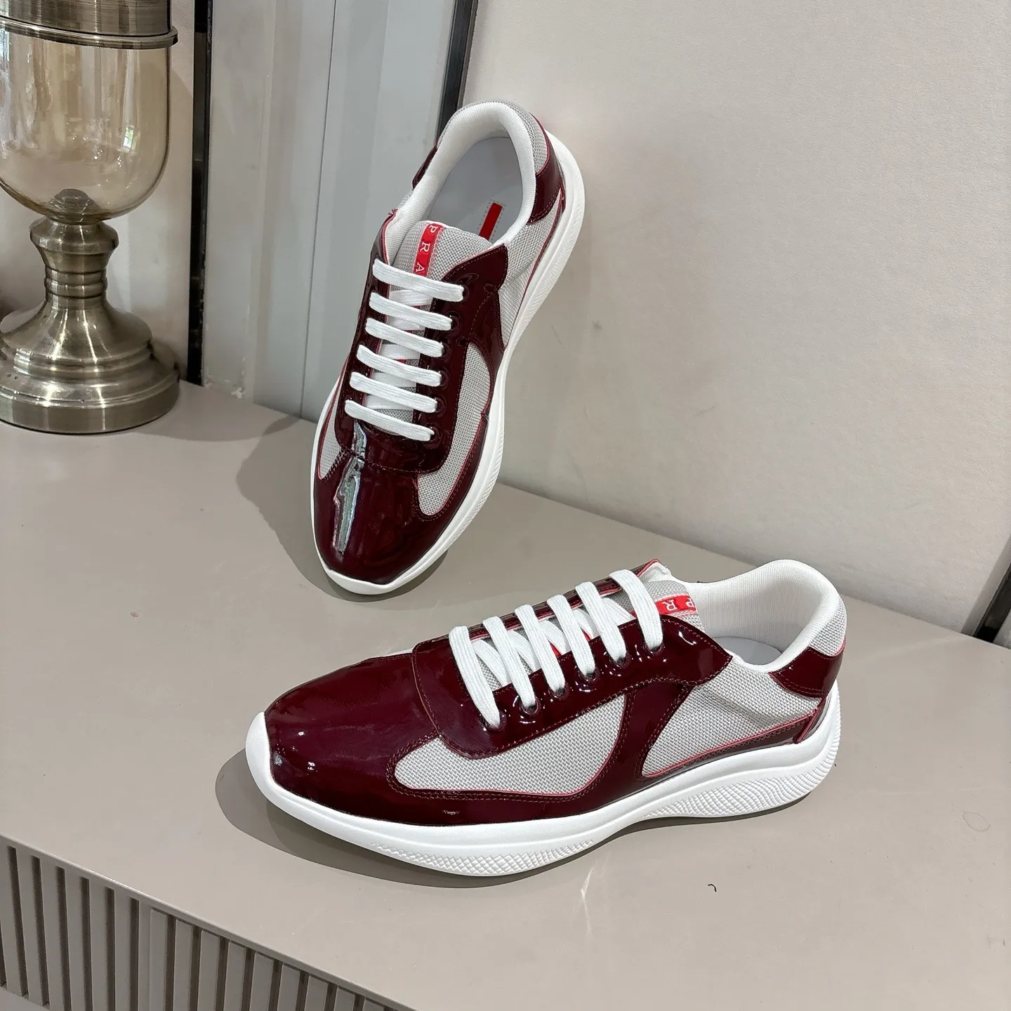 Factory direct sales p520🐘🐘Women's shoes, women's clothing (top version) Prada casual sports shoes, fashionable thick-soled casual loafers, unique taste, loved by everyone and easy to control, popular every year. There is also a versatile classic shoe last, enough to conquer you, wear it, increase the height and leisure, simple and handsome on the feet. The fabric is imported patent leather, the inner foot pad is breathable mesh, soft and delicate, the foot feels comfortable, ip Foam mold anti-slip lightweight outsole